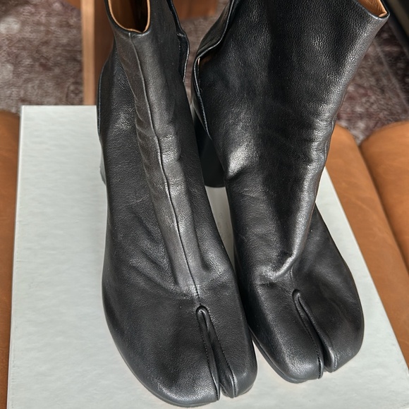 Maison Margiela Tabi Leather Ankle Boots - Picture 1 of 8